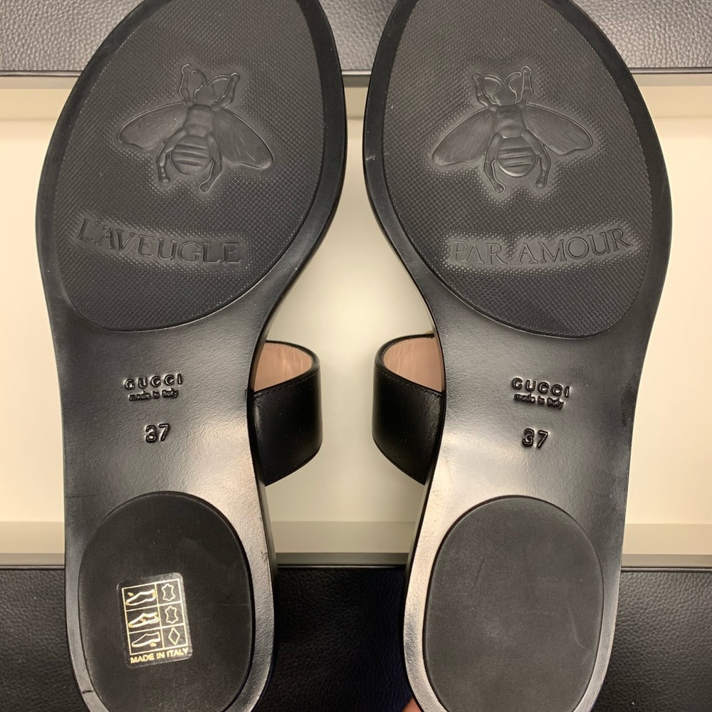 **SOLD** Gucci Leather Thong Sandal with Double G - Picture 8 of 12